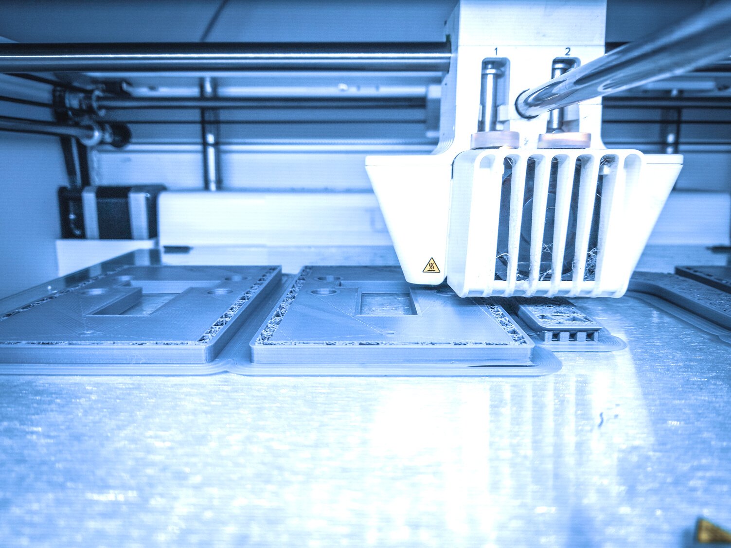 D printer, printing with plastic wire filament in additive manufacturing technique